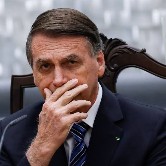choquei's tweet photo. 🚨BRASIL: Segundo Portal da Transparência, os gastos de cartão corporativo do ex-presidente Bolsonaro chegam a R$ 75 milhões, o triplo do que foi anunciado anteriormente. https://t.co/BHiDdjTNWP