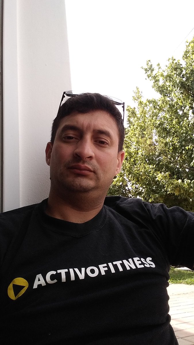 Que opinan me dejo el pelo largo o corto ?????