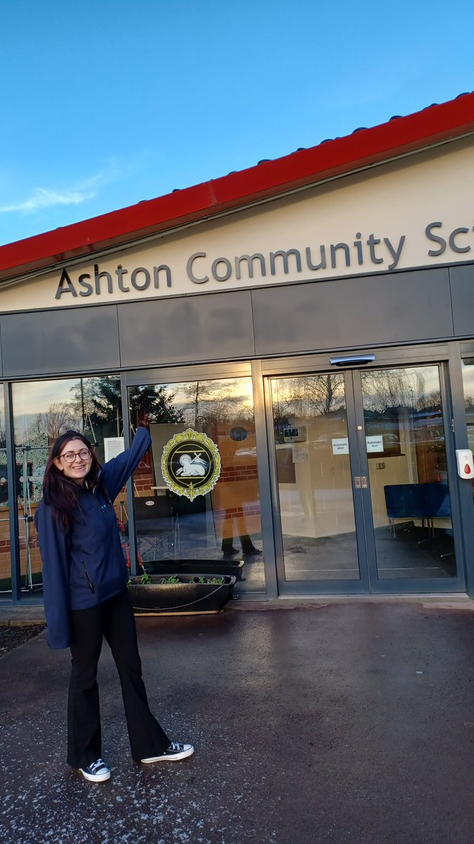 A Growth Mindset is key to pupil success. Jess has been at @ashtoncsc teaching the Year 9's about the importance of taking negative thoughts and flipping them into positive ones to empower themselves!🌱🧠 #PowerOfPositivity #MotivatedMinds