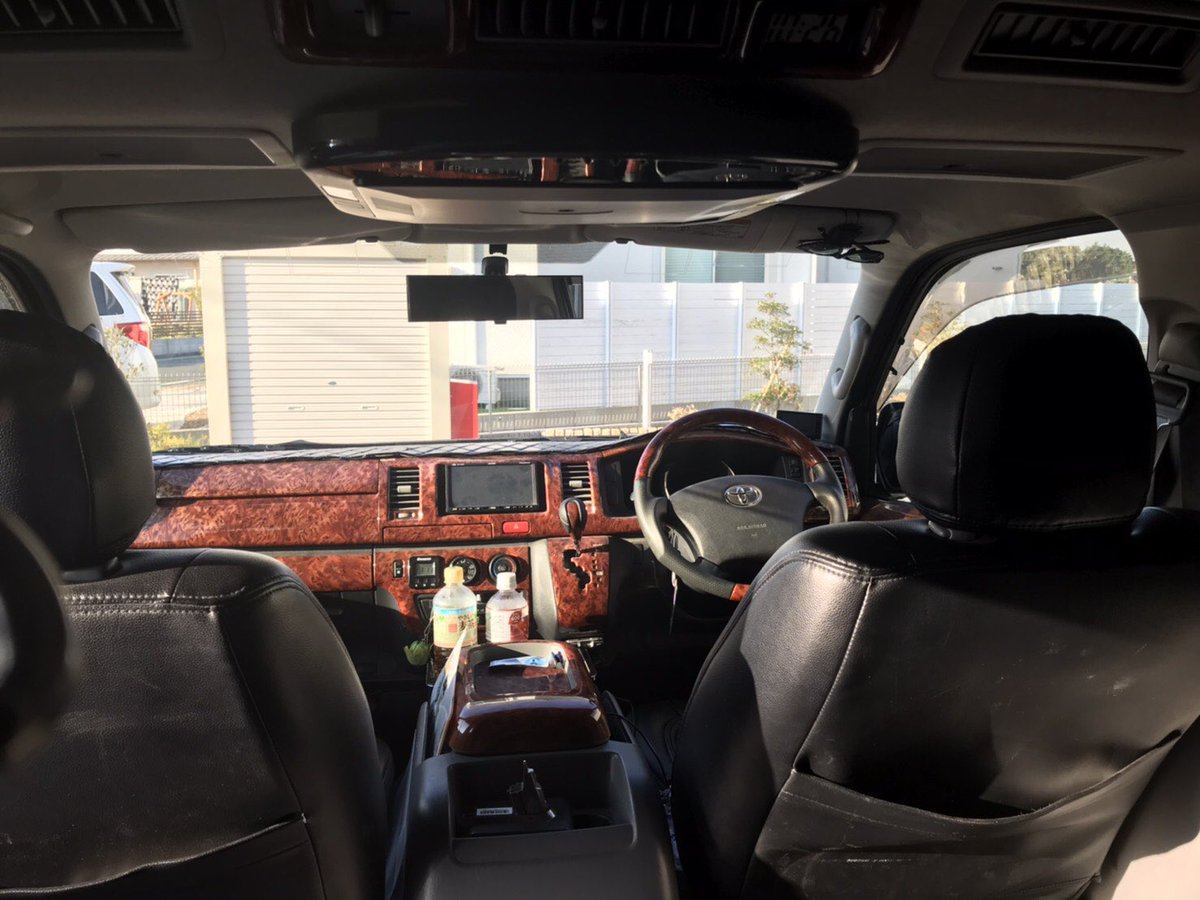 H20944149's tweet photo. #ハイエース売ります
#車売ります
#作業車 #外仕事
距離11万キロ　2型のガンメタカラー
レギュラー　不具合　運転席側窓ガラス開かないです。直すのに5万ぐらいかかります。現車確認可能乗っても大丈夫です。
1月末までに売りたいので早い人順で連絡します。
100万で考えています。現金一括‼️ https://t.co/5uvmnjyp6A