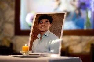 A 3 años de la muerte de Fernando

Rezamos por su eterno descanso y el consuelo de sus padres

Rezamos por el arrepentimiento y sanación del alma de sus asesinos

Rezamos esperanzados en la justicia para que reine la paz en Argentina

Fer, hoy te recordamos y lloramos tu ausencia