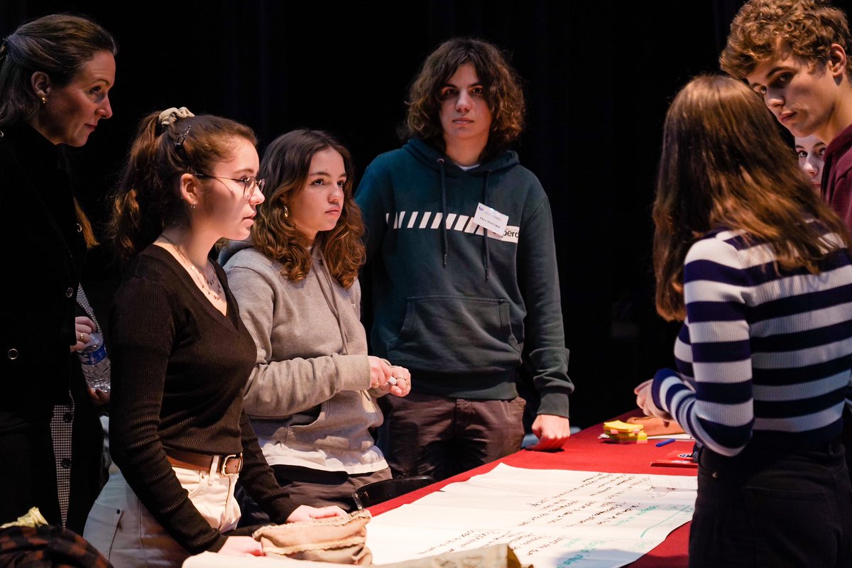 acpoitiers's tweet photo. | Rencontres #interCVL
Après un lancement dans les Deux-Sèvres, c’est au tour des élus lycéens de #Charente de se rencontrer pour imaginer le lycée de demain au @lyceeLISA d’#Angoulême.
#ÉgalitéDesChances #RéussiteScolaire #BienÊtre https://t.co/uQlgEkejd1