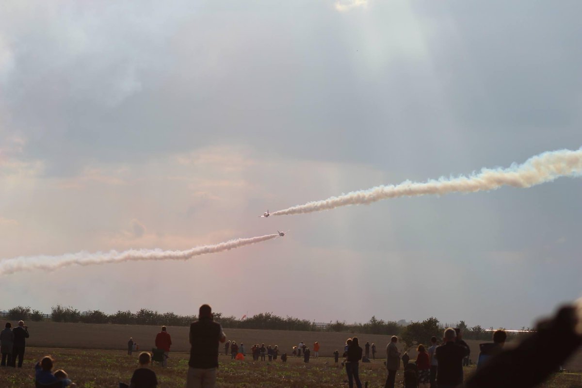 Grunnersdotcom's tweet photo. @TheSuffolkMan Love seeing your images @TheSuffolkMan, reminding me of many things, #SBEna (my late parents worked on), #GuardianOwl, #Sabre, some with yourself &amp; Mr B too #RedArrows &amp; #Balmoral amongst others! https://t.co/WHk2qaRjh1