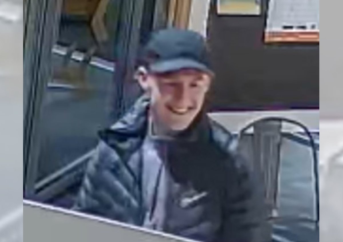 #APPEAL Do you know this man?

Officers would like to speak to him in connection with reports of criminal damage at #Hull University Student Union on Saturday 19 November 2022.

Read more: ow.ly/n6o750MtH5g