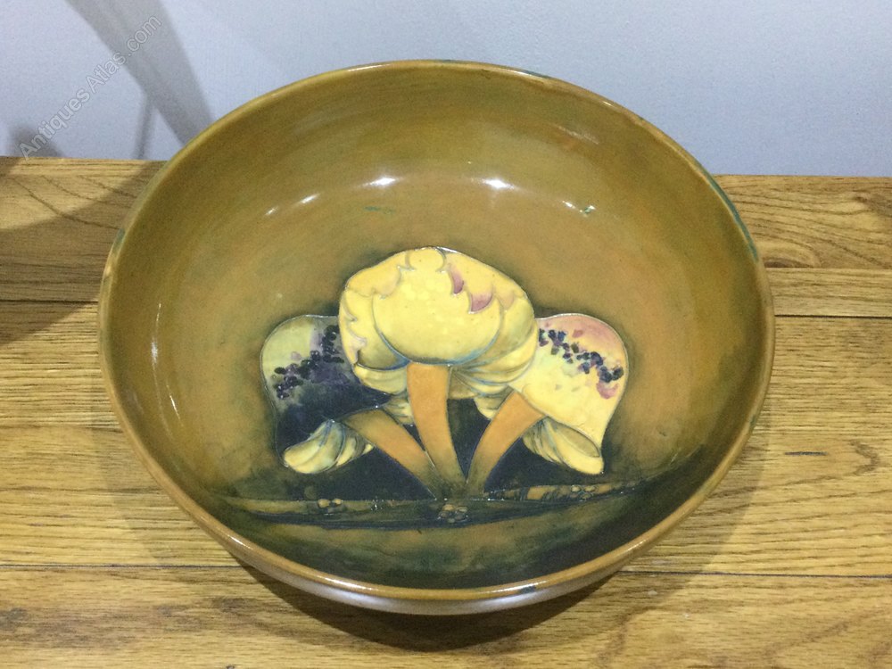 Stunning Early Claremont toadstool bowl in a rare mustard colour by William Moorcroft c1914 antiques-atlas.com/antique/early_…
listed by Bitsulike  
 #Antiques #williammoorcroft #moorcroftpottery #moorcroft