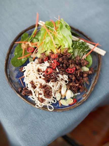 Asian crispy beef: With brown rice noodles &amp; loadsa salad. Nutritious and quick to make, this crispy beef recipe is a midweek winner.  #beef #dinnerfortwo #lighternewyear #asian #seasonal #recipe bit.ly/2Fz0prn