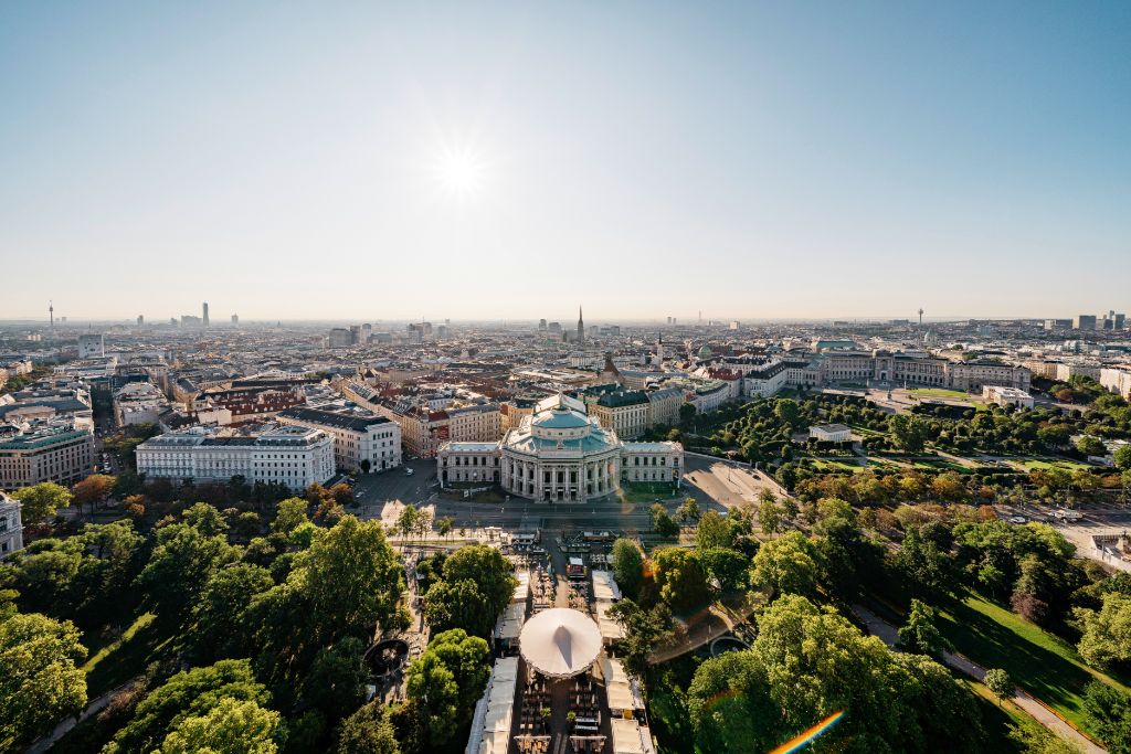 UKSV's tweet image. With our upcoming event in Vienna it feels fitting to share this post from @Conference_News on this welcoming, multicultural destination in the heart of Europe. Vienna is truly beautiful and the perfect place to host your event. buff.ly/3XaD3vh #Europeevents #Viennaevents