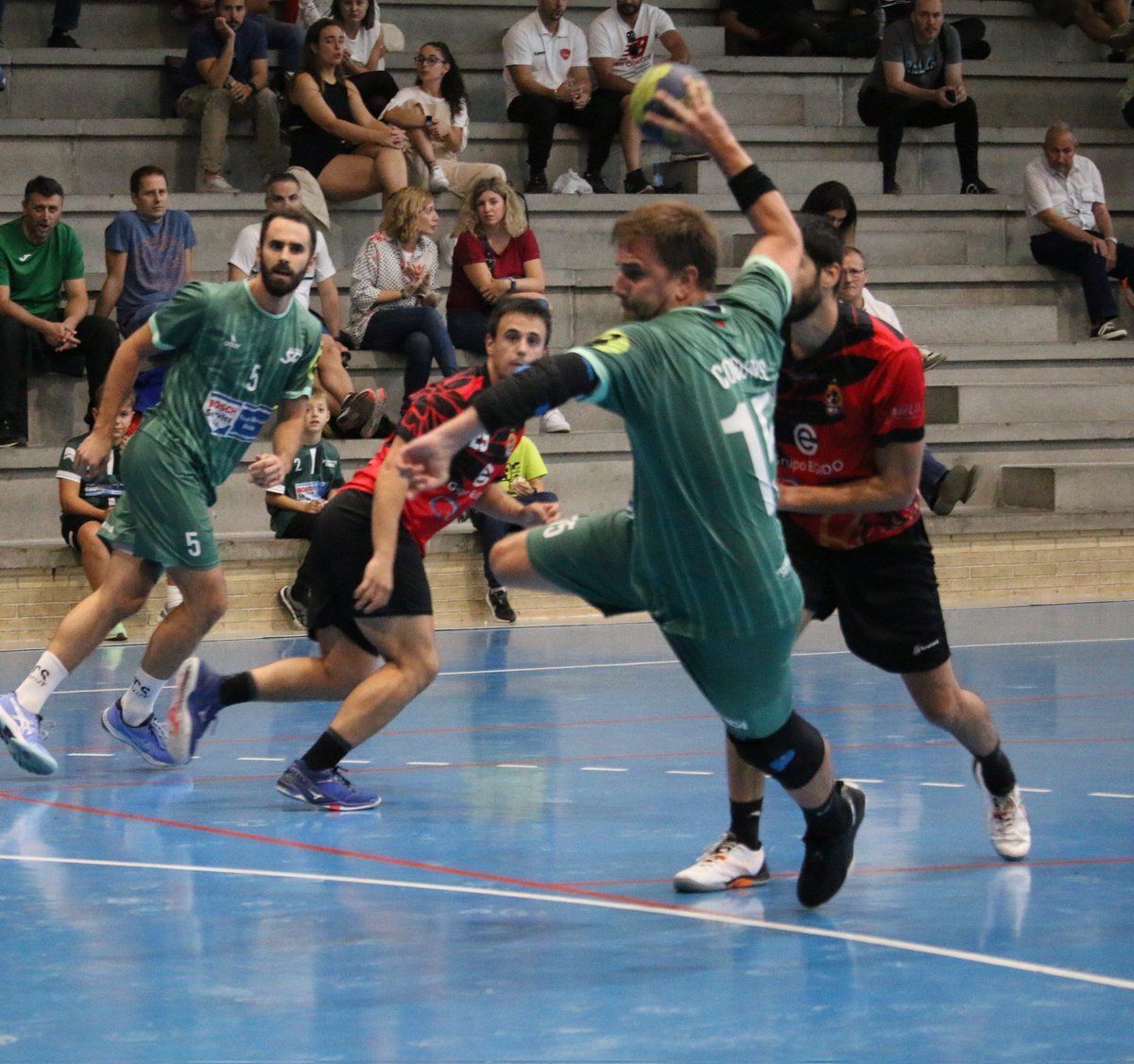 🎂 Hoy es el cumpleaños del jugador del primer equipo, Daniel Coggins. 🙌
🥳 ¡Muchas felicidades, <a href="/DaniEFHBST/">Daniel Coggins EF</a> ! 👏
#LaFuerzaDelVerde 💚💪