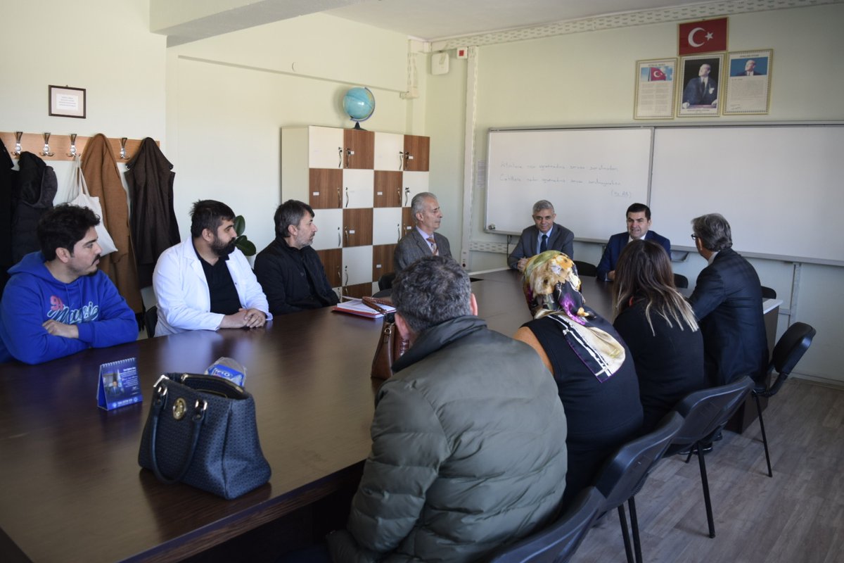 Kaymakamımız, İlçe Milli Eğitim Müdürü ile birlikte Süleyman Kılıç İlkokulu/Ortaokuluna ziyarette bulunarak okulun genel durumu, eğitim öğretim konusunda ve öğrenciler hakkında okul yetkililerinden bilgi aldı.