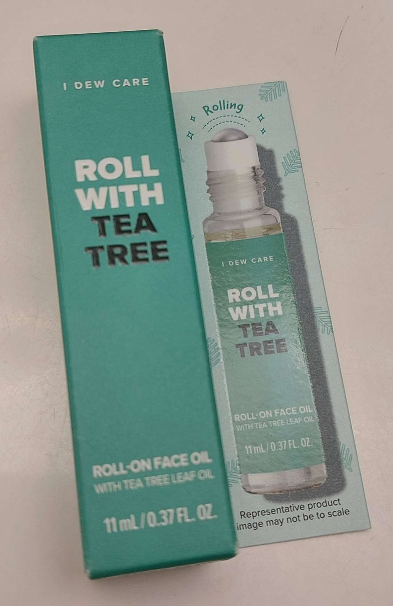 ok so i went to ulta a few days ago and OMG

THIS ROLL ON TEA TREE OIL IS A GODSEND, LIKE ACTUALLY

if you're like me and have a bit of rosacea on your face, this thing right here will help bring it down

on top of that it also helps clear up blemishes and acne!!!

10/10 i luv it https://t.co/tA2dyVBWUa