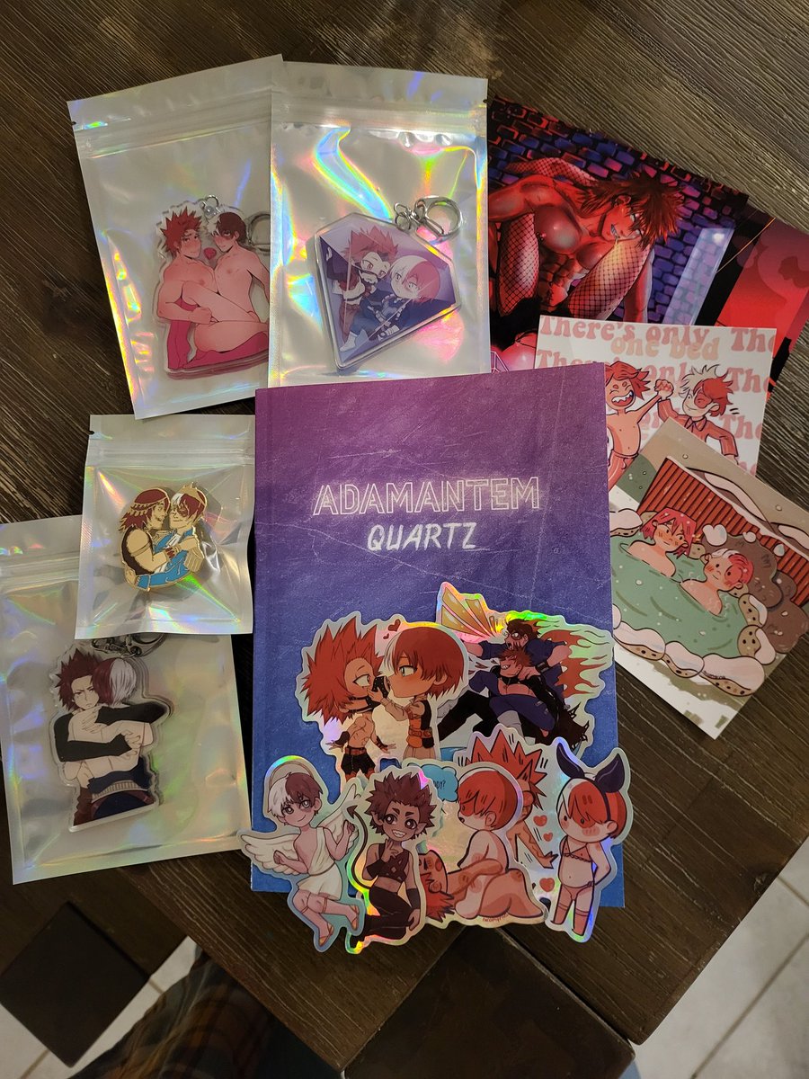 mastermerrr's tweet photo. I got my @KiriTodoZine and omg I am in LOVE! https://t.co/jT8F0KLtIM