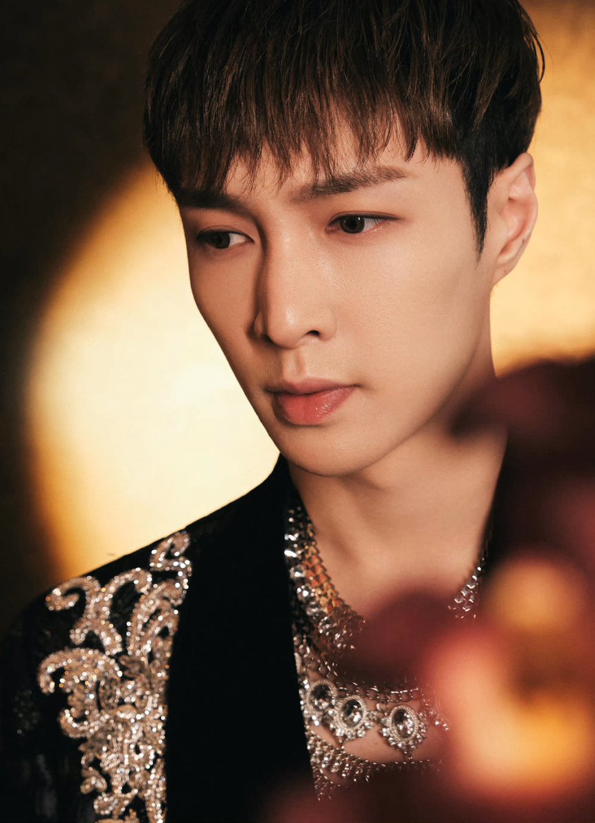 Layzhangcharms's tweet photo. 230118 @lay_studio Weibo Update(1/1)

There is only one word "handsome". I want to say it a hundred times - tonight, the head manager and producer of the D.N.A Music Alliance, blow up +2023!

#11YearsWithLAY #11YearsWithYixing 
#LayZhang @layzhang https://t.co/EtWUgRvLnq