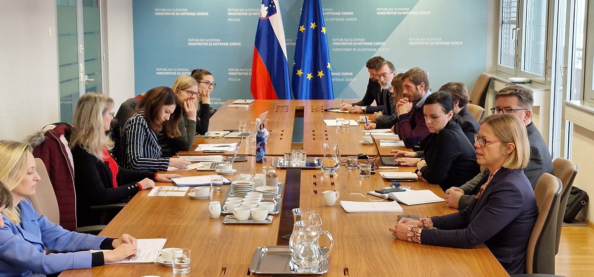 Ministrstvo za notranje zadeve tweet media