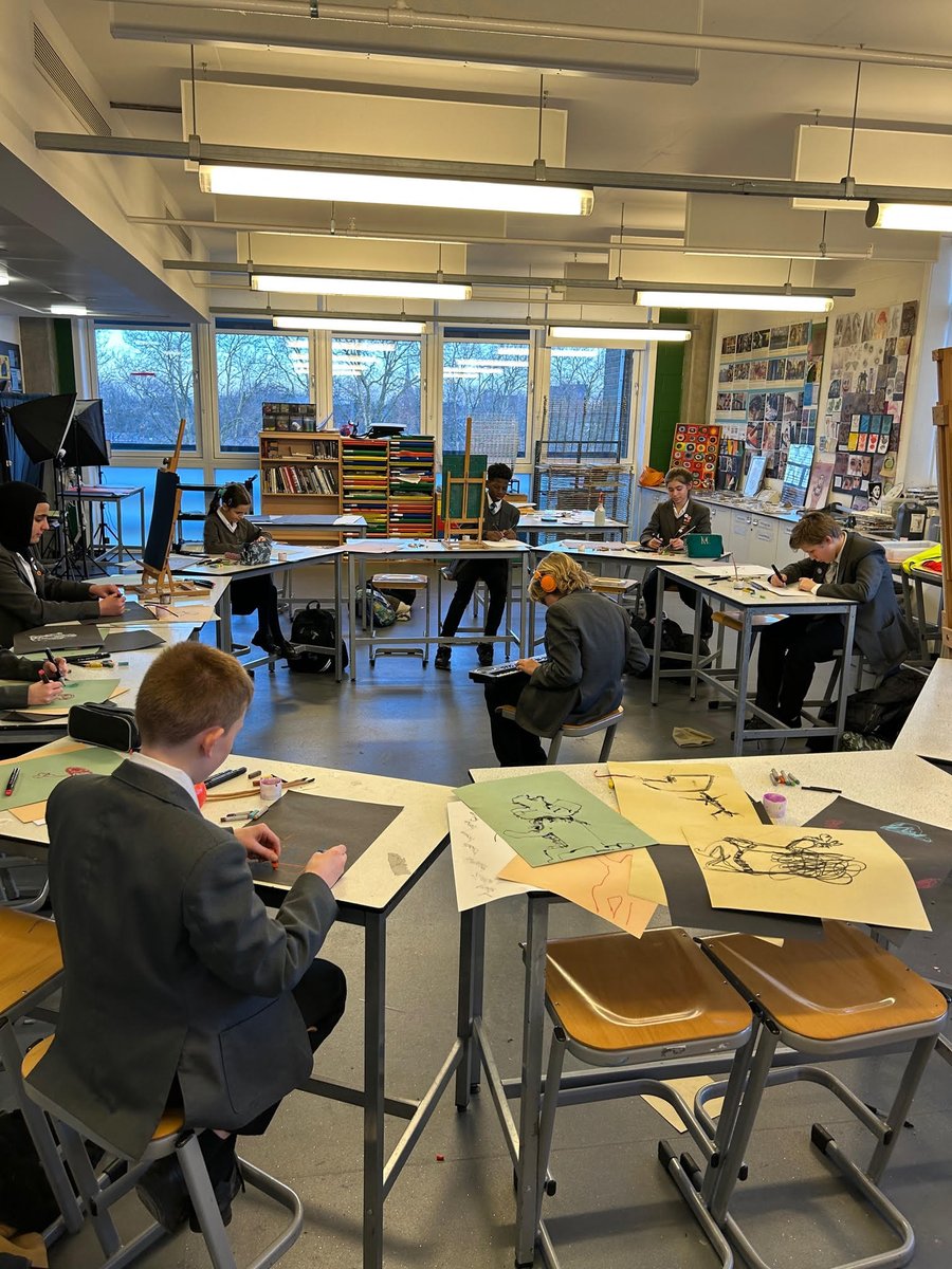 hhs_arts's tweet photo. Experimental life drawing in Art Club with Y7&amp;Y8 was so much fun! With different materials, drawing challenges and lots of props we created some really interesting outcomes! @HHSHaringey https://t.co/uAKuLLElfK