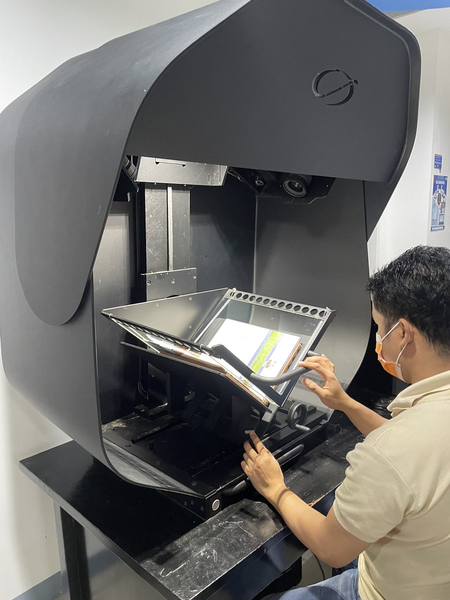 kris_ablan's tweet photo. Super cool scanner of @dost_stii for its books. The design ensures the integrity of the book is kept during the scanning process. 
#oneDOST4u #SFTP #DOSTSTII https://t.co/cf3v3agBMZ