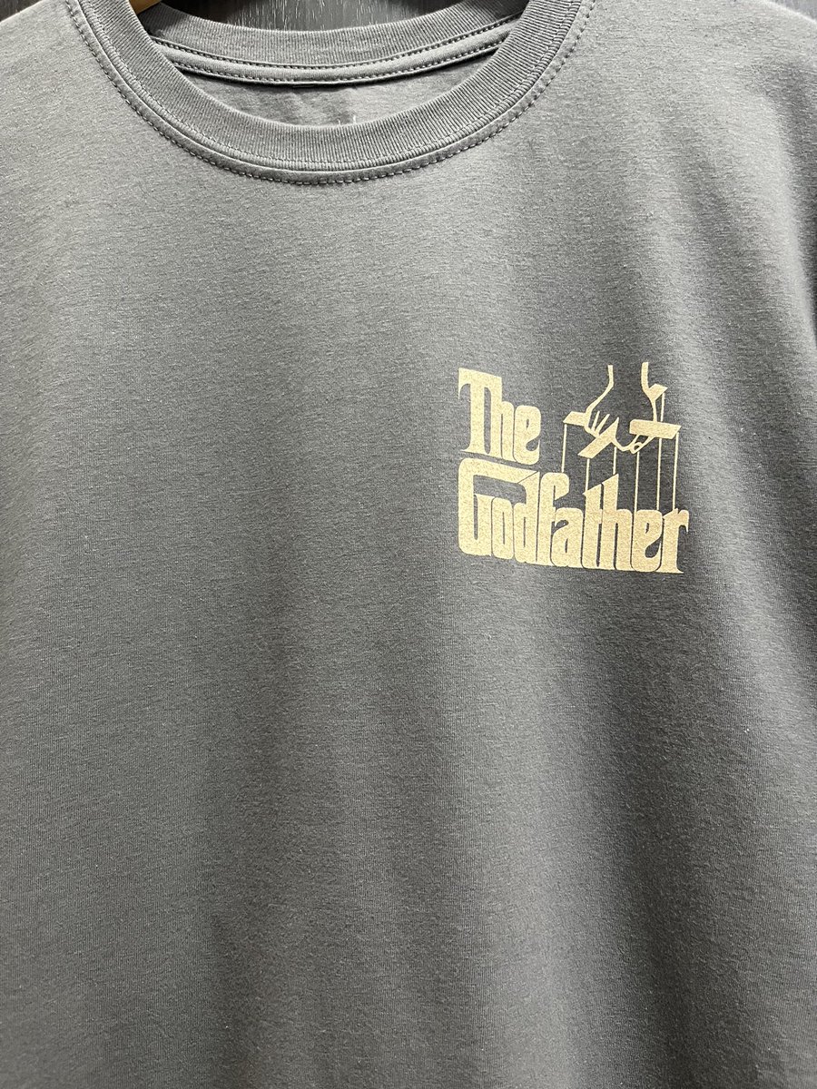 seiyanhageyan's tweet photo. 欲しかったバンドTを買いに行ってきたぜぇ😎

NIRVANAカッコ良すぎる！！！
んでもって懐かしい。。。

ついでにゴッドファーザーのバックプリントがカッコ良過ぎたから買ってもた🫣 https://t.co/9rjQKaDDUx