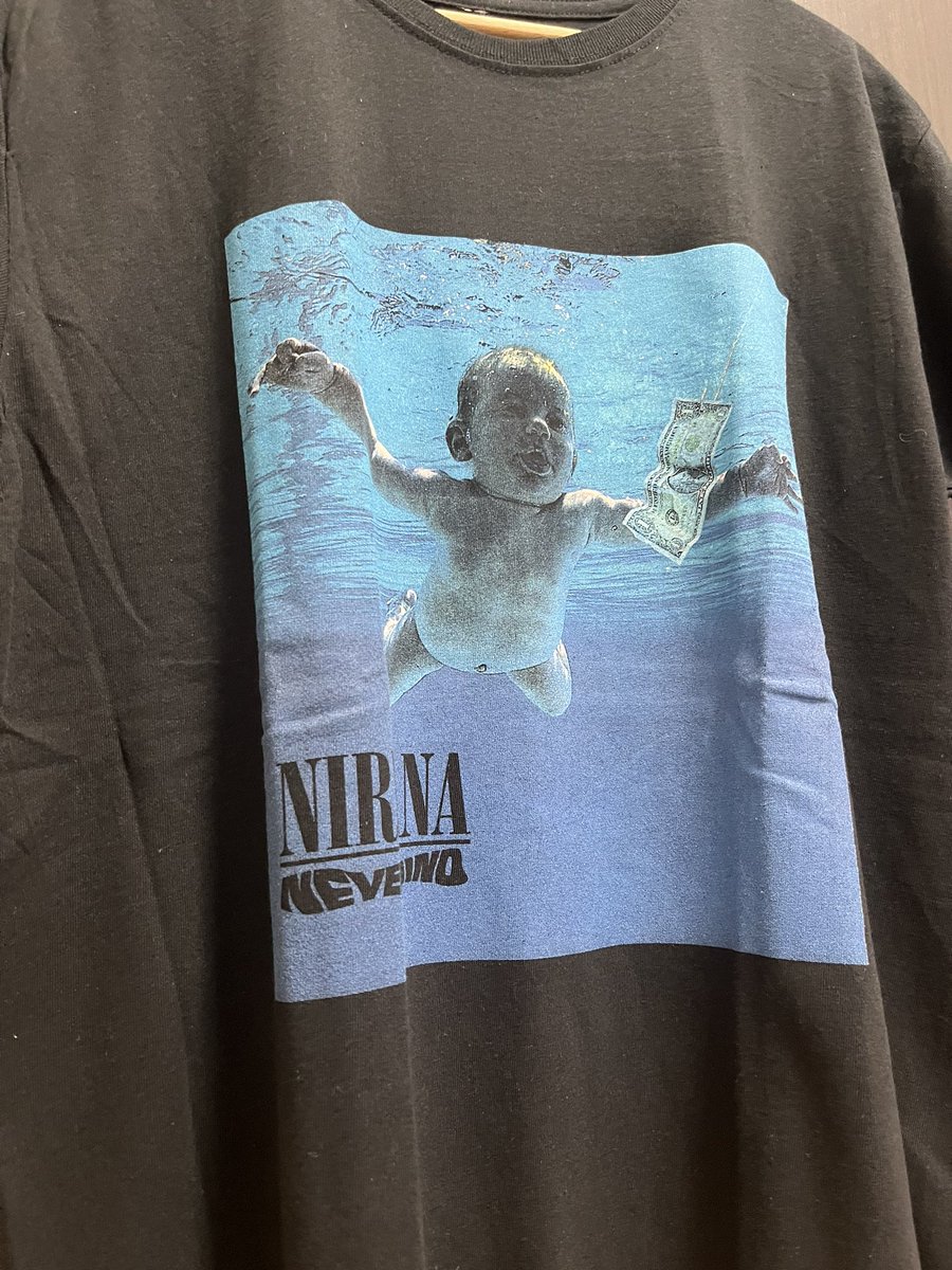 seiyanhageyan's tweet photo. 欲しかったバンドTを買いに行ってきたぜぇ😎

NIRVANAカッコ良すぎる！！！
んでもって懐かしい。。。

ついでにゴッドファーザーのバックプリントがカッコ良過ぎたから買ってもた🫣 https://t.co/9rjQKaDDUx