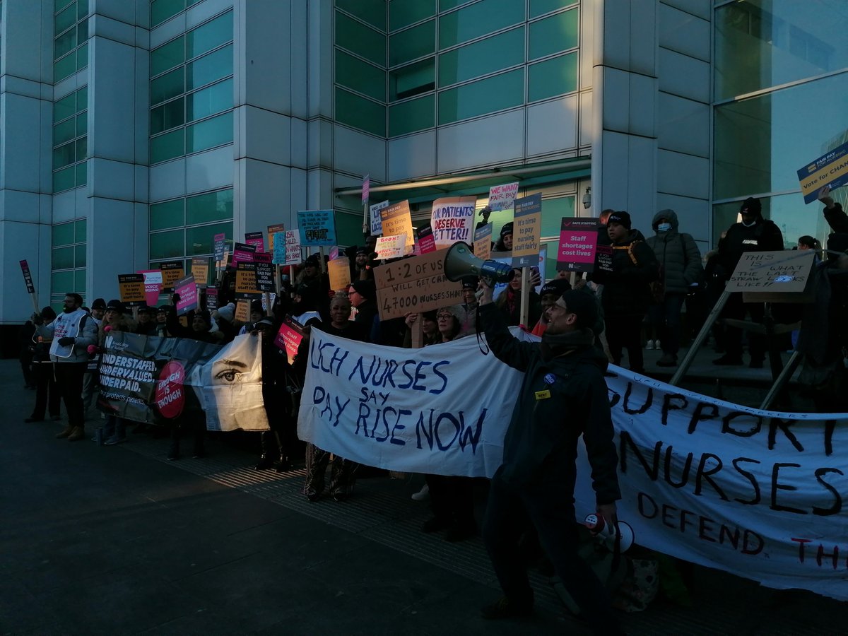 Look at the shaft of light on the #nursesstriking! Is it a sign from above? Hoping anyone in power blesses nurses with better pay soon. Very proud to work with these nurses and those manning the fort while they fight. #OneTeam. @uclh #NHSStrikes