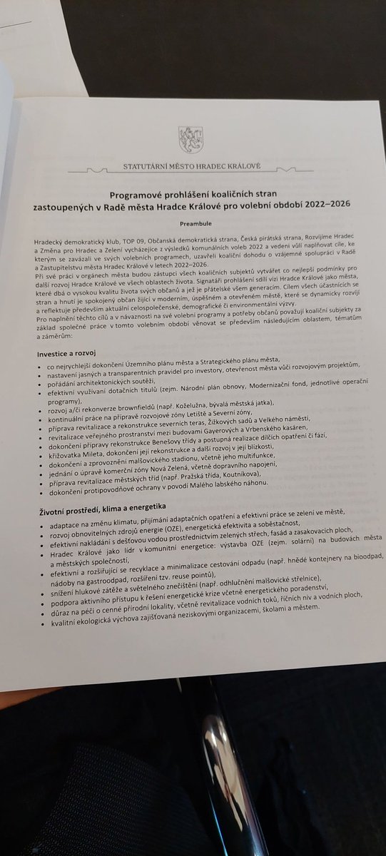TomasKulh's tweet photo. Vedení města @_HradecKralove představilo své programové prohlášení. Mezi prioritami nechybí dokončení územního plánu, rekonstrukce Milety, adaptace na klimatickou změnu, zklidnění dopravy v centru, nalezení partnera pro FCHK, vytvoření městského parkovacího systému mimo zóny ISP. https://t.co/JbH3q5uhL6