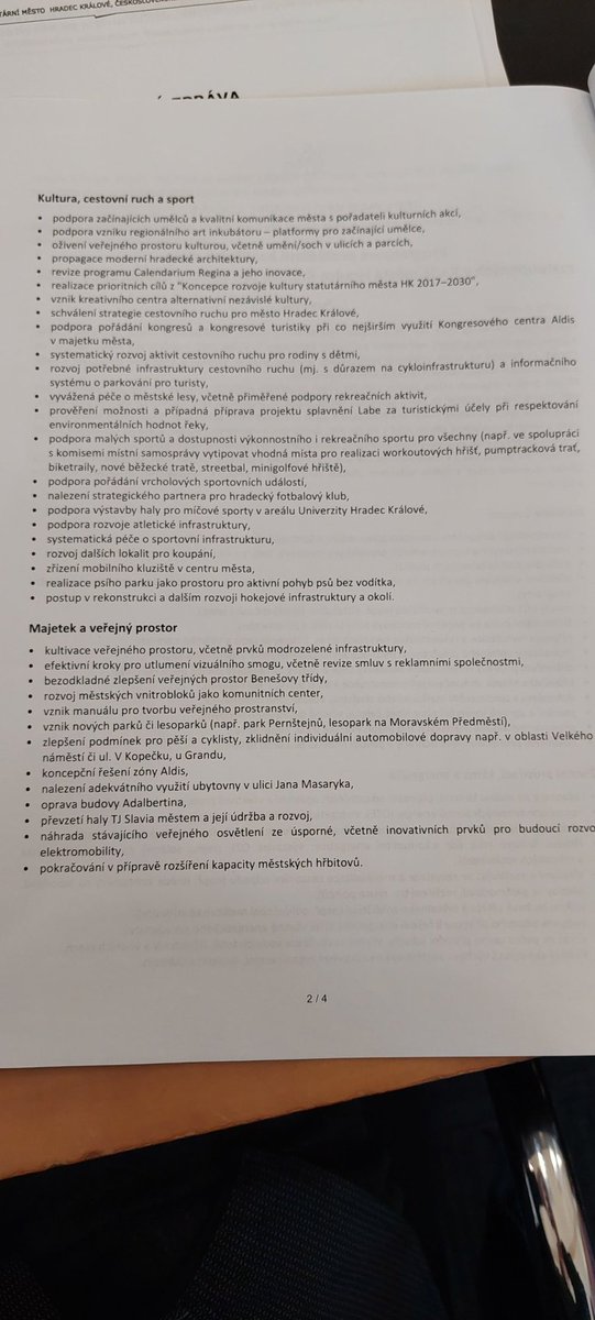 TomasKulh's tweet photo. Vedení města @_HradecKralove představilo své programové prohlášení. Mezi prioritami nechybí dokončení územního plánu, rekonstrukce Milety, adaptace na klimatickou změnu, zklidnění dopravy v centru, nalezení partnera pro FCHK, vytvoření městského parkovacího systému mimo zóny ISP. https://t.co/JbH3q5uhL6