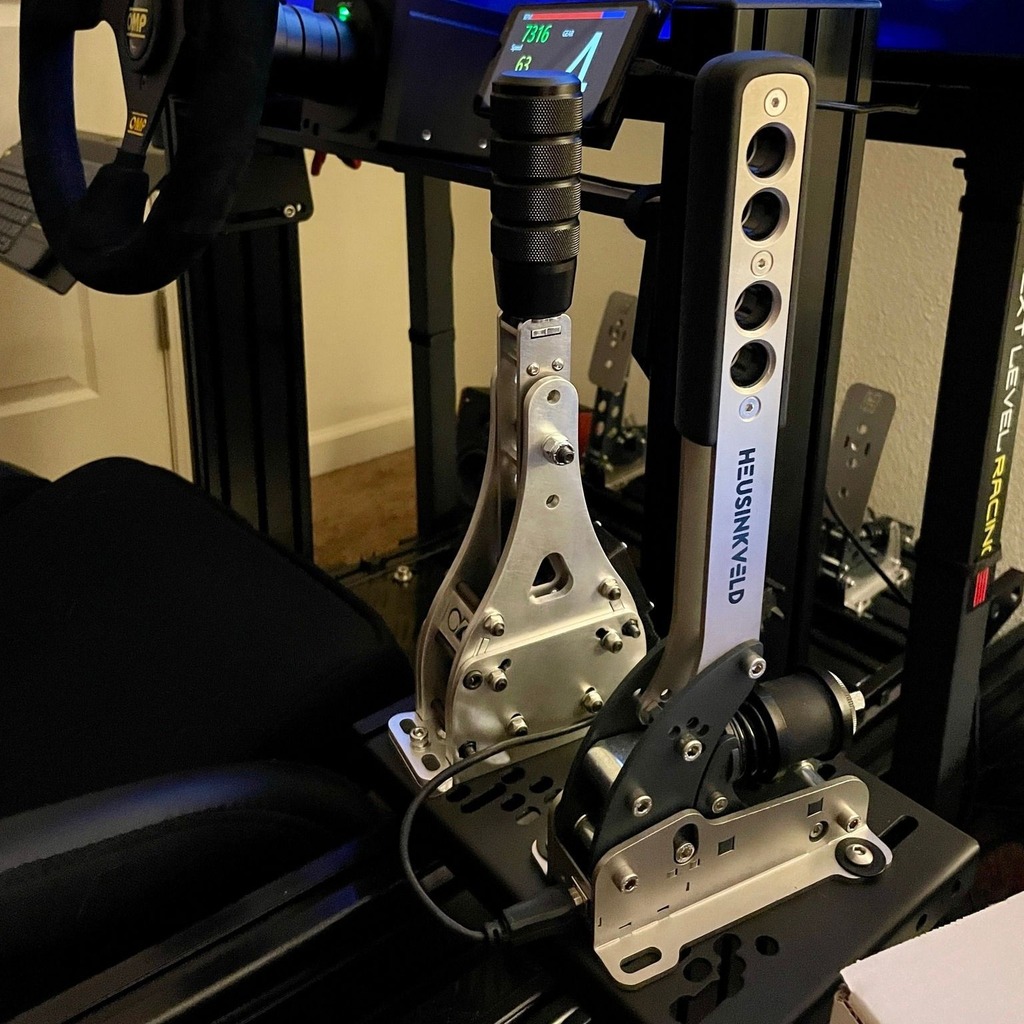 BarrelRollersTV's tweet photo. ShaneChas gave us a sneak peek un the rig build progress! π€― #simracingequipment #heusinkveld #gamingcommunity #simrig #sequentialshifter https://t.co/2anzMscXgC https://t.co/2er0k5aQHE