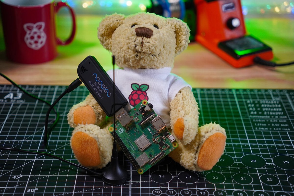 Raspberry_Pi's tweet photo. This is plane spotting, on steroids.

Learn how to build your own Raspberry Pi-powered flight tracker so you can watch aircraft flying all over the world.

https://t.co/DanaEskBTL

(That's Babbage Bear holding the flight tracker by the way) https://t.co/OdXrORXXI1