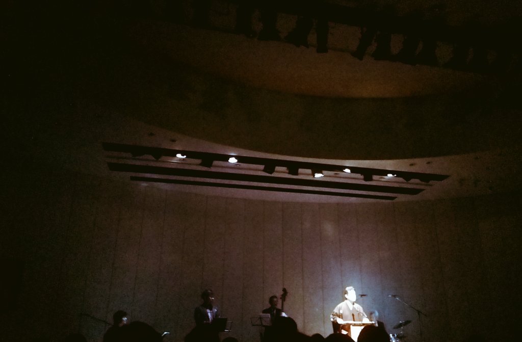 mohetsuma's tweet image. 「ジャズ講談」終演！
今夜もたくさんのアーティストの講談と素敵な音楽✨

知らない曲は楽しく、そして知っている曲に会うと嬉しく♪
「Over The Rainbow」、しみじみと最高でした🌈
ありがとうございました！

#玉田玉秀斎 (講談)
#上場正俊 (dr)
#神田芳郎 (b)
#里村稔 (ts)
#石田ヒロキ (pf &amp;amp; vo)