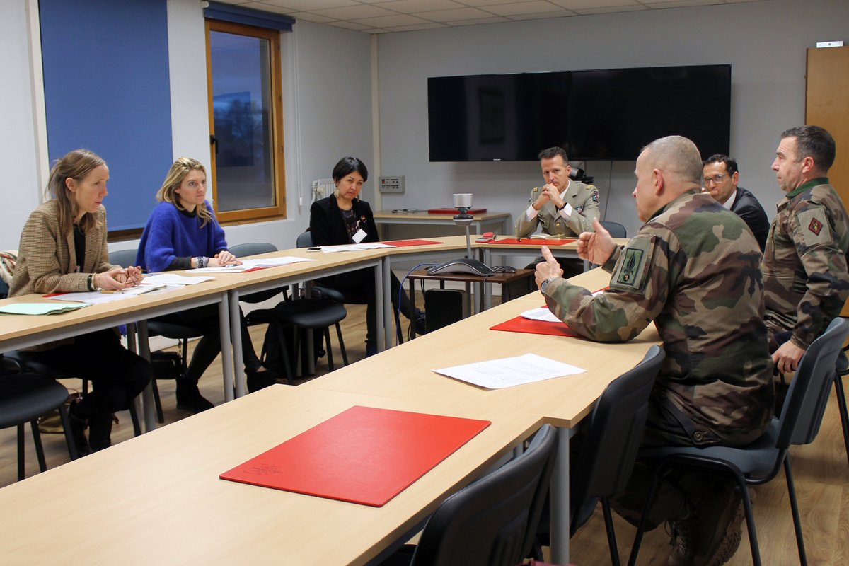 Gouv_mili_Lyon's tweet photo. Signature de #Convention Justice Armées à #Lyon. Objectif : favoriser l'insertion professionnelle des jeunes sous main de justice sur la zone de défense Sud-Est/Interrégion Centre Est par l'expérimentation et l’enrichissement des dispositifs jeunesse.
#DIRPJJ #ESNJ https://t.co/BwCDc3uhIr