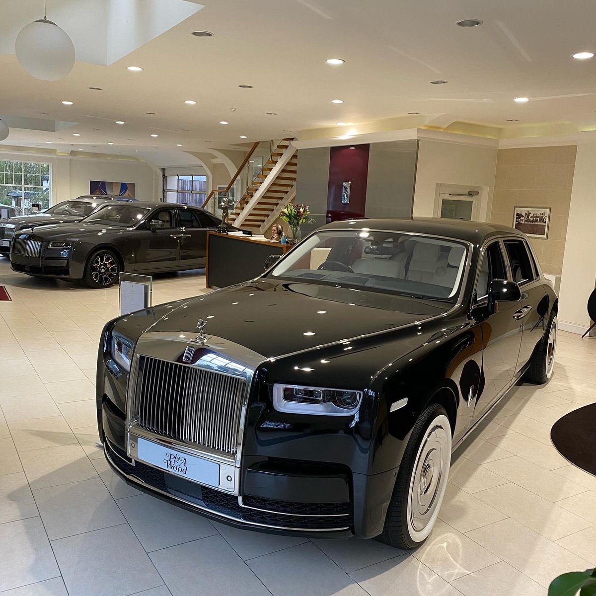 New carpets and new cars on our workshop wander today… happy Wednesday 😊

#pawood #pandawood #wednesday #wednesdayworkshopwander #wander #workshop #rollsroyce #bentley #sales #service #restoration #spareparts #team