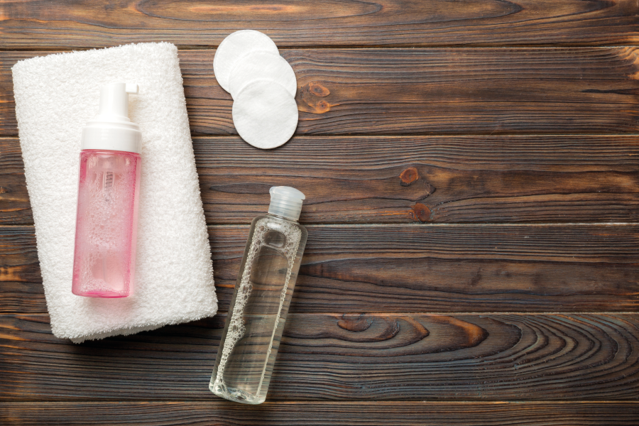 RudeHealthMag's tweet photo. Niamh Larkin, beauty specialist at @EvergreenHealth (Mainguard St, Galway) on natural versions of toiletries available-

Natural tampons, pads, liners&amp; wet wipes for a start!
https://t.co/ACB5Smsf4S

_
#naturalbodycare #naturalhaircare #naturalsanitaryproducts #naturaldeodorants https://t.co/zThym6TOqp