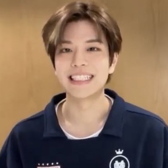 thankfulforchan's tweet photo. cute maknaes showing their teeths after getting their braces off 🥺🥺🥺 https://t.co/G1DICFYlVI