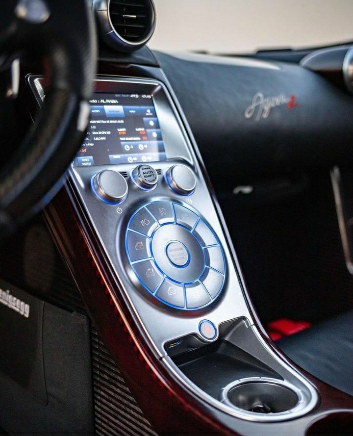 18Koenigsegg's tweet photo. Koenigsegg Agera R 7080
This individual uses candy apple red paint and red carbon
#Koenigsegg #Agerar #KoenigseggAgerar #no80 https://t.co/9gTVmI8HR9
