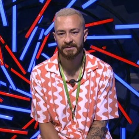 choquei's tweet image. 🚨AGORA: Fred falou em seu raio x que está com muita saudade da família, se emocionou e chorou #BBB23