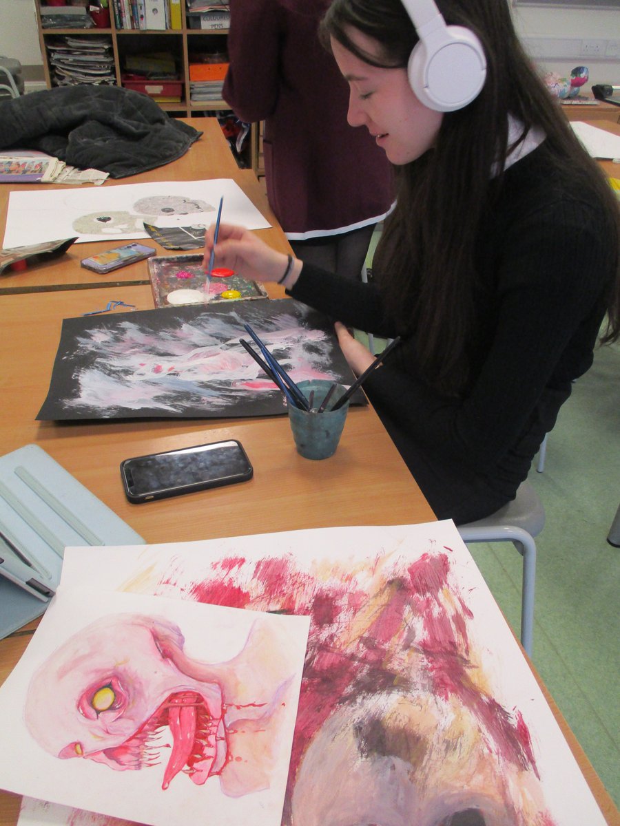 alloa_artdept's tweet photo. #S6expressivefolios #keepbeingcreative #workhardandachieve https://t.co/aWv9CdNkQN
