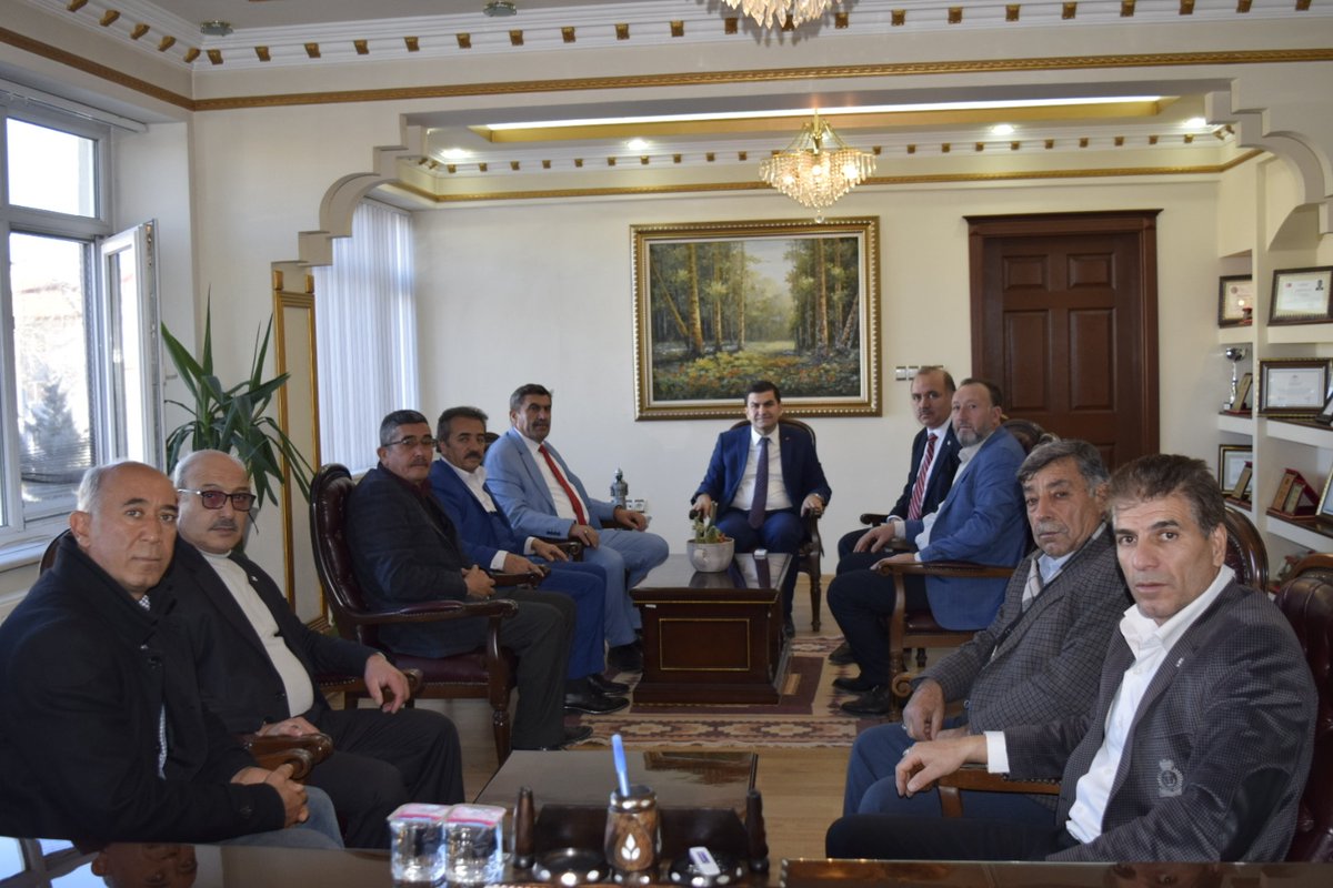 Büyük Birlik Partisi İl Başkanı Yaşar AR, Ortaköy İlçe Başkanı Orhan BELPINAR ve Yönetim Kurulu Üyeleri Kaymakamımız Ahmet KARATEPE’Yİ makamında ziyaret ettiler. Kaymakamımız ziyaretten duyduğu memnuniyeti dile getirerek, teşekkürlerini iletti.