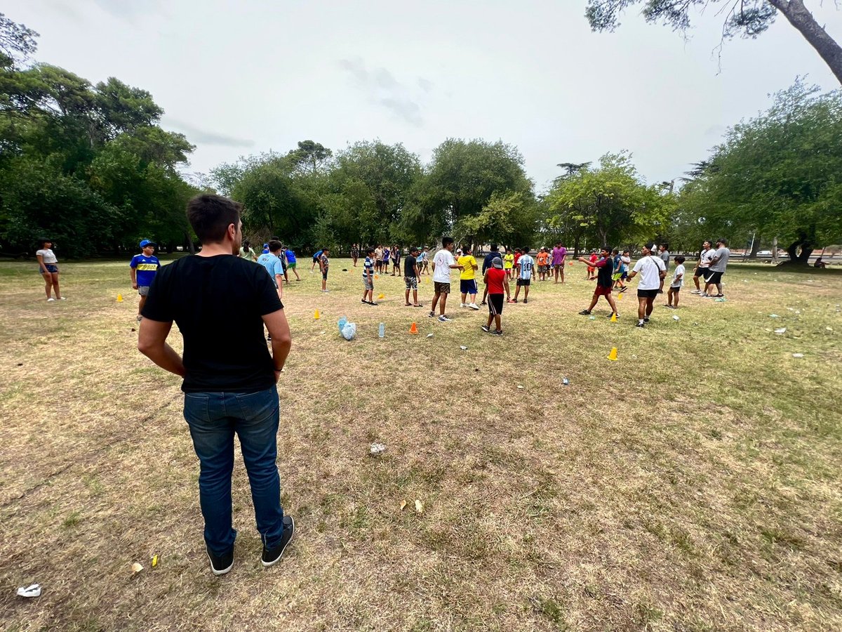 TurDepAR's tweet photo. El subsecretario Sergio Palmas visitó la colonia de vacaciones del #CeNaDe, donde asisten cada día 1000 niños, niñas y adolescentes. ☀️
👉 https://t.co/gVFRJSKZRo
#PrimeroLaGente 🇦🇷 https://t.co/3RgeqGuuDF