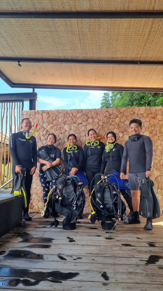 rikasukmaputri's tweet image. Seneng banget ikut course open water di #coraldivingschool @CoralACenter
Kolamnya bersih, fasilitas lengkap &amp;amp; instrukturnya terbaik. Di kolam aja dah seru apalagi di laut 😊 takut jadi ketagihan 🤿
#neverdivealone #seriusdive #seriusfun #ssi