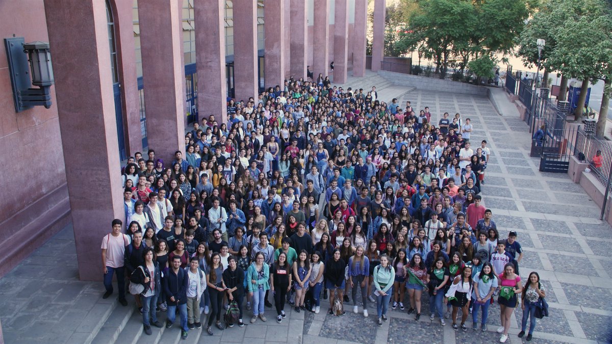 derechouchile's tweet photo. #DerechoEnLaChile | En esta #Admision2023 recibimos al estudiante con el más alto puntaje ponderado para la carrera de Derecho en Chile con 964,35 puntos. Recibimos con alegría a la generación 2023. ¡Felicidades! https://t.co/Ofy3Prd0sY