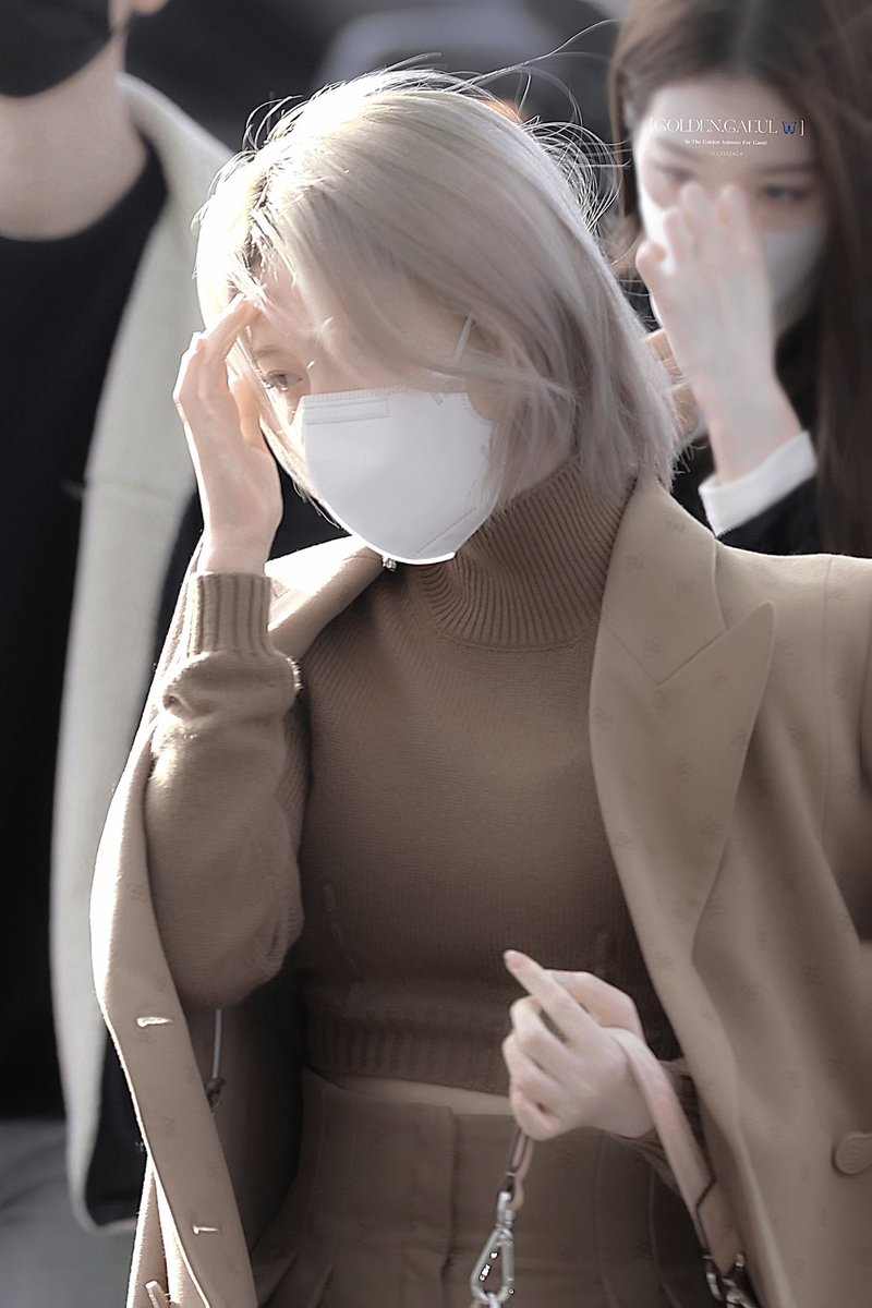 「🦋」 221128 공항

일찍 자요!!!잘 자!!!🫶🏻

#IVE #아이브 #GAEUL #가을 #김가을