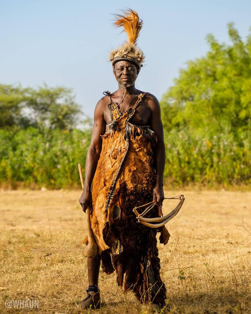 whaun's tweet photo. A Frafra warrior/hunter in traditional wear at the Nongre Deaya Festival held annually in Bolgatanga, Ghana.
•
•
•
#ghana #frafra #ghanaphotography #ghana🇬🇭 #everydayghana #everydayafrica #makeportrait #africanwarrior #thehunter #africanfashion #fuji… https://t.co/gh7nx0HnA6 https://t.co/pBSZZyopDb