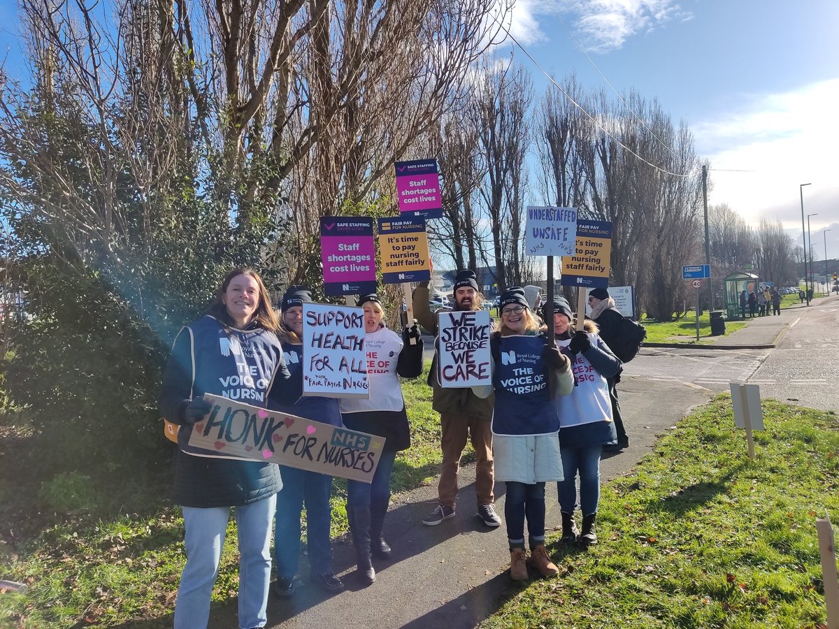 Heccles94's tweet photo. Retweet if you support nurses!!

#RCNStrike
#FairPayforNursing 
#NursesStrike 
#IOW https://t.co/4IM9Qk3JdT