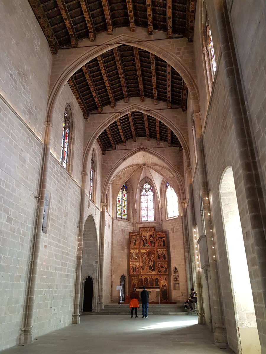 peinadormarta's tweet photo. En el Museo de Historia de #Barcelona #MUHBA podemos pasear por la ciudad romana bajo la Plaza del Rey y también por el Palacio Real de la Corona de Aragón con el salón del Tinell para recepciones y la capilla de Santa Ágata @MuseumSelfieDay #MuseumSelfieDay #MuseumSelfie https://t.co/ui0CAFEYi3