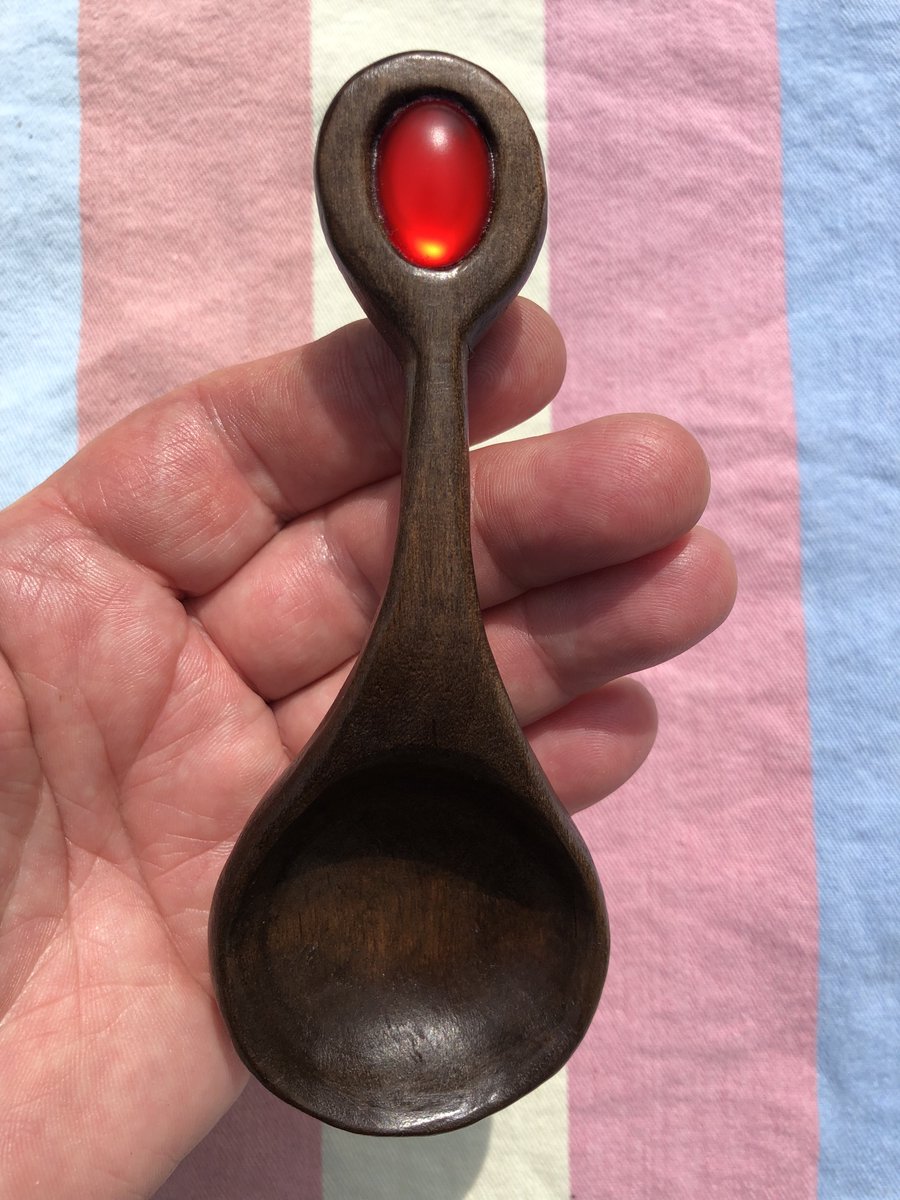 cornishspoons's tweet photo. One of my favourite scoops is off to the USA. Hand carved from local alder and featuring a ruby red vintage Lucite cabochon, the scoop was steeped in cider vinegar and baked to darken the timber and contrast the cabochon's colour. https://t.co/wK0jKhsbUr