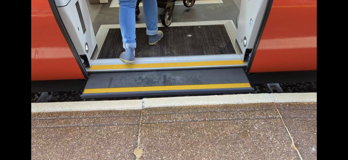 Huxleypiguk's tweet image. Paging @GarethDennis The woman with the buggy was very impressed by our new 231's