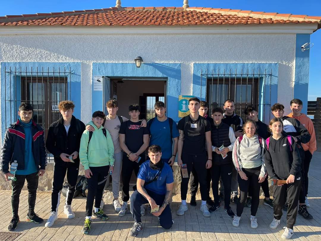 FpClaras's tweet photo. Los alumnos de FP del Grado Medio de TECO realizan una excursión al Parque Natural Salinas De San Pedro en la asignatura de Organización de Itinerarios.

#FPLasClaras https://t.co/mDuDuXde4A