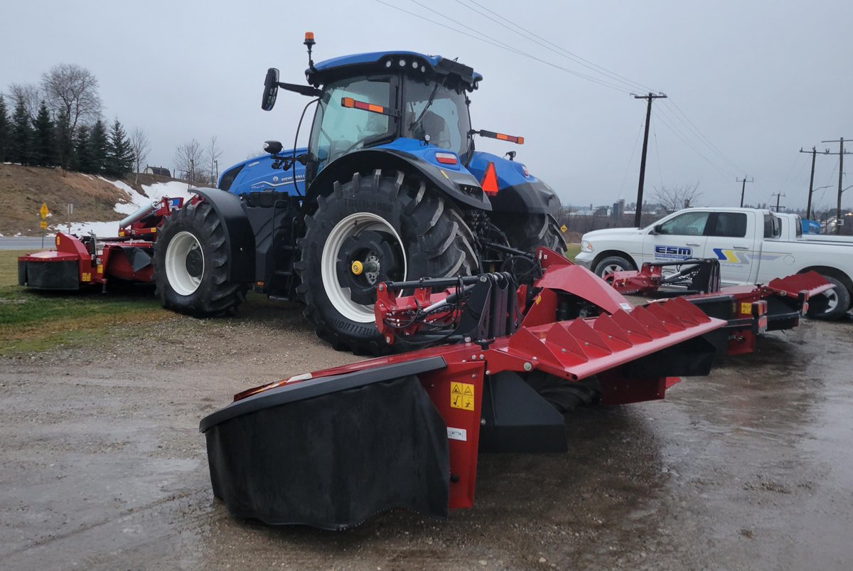 ESMFarmEquipmen's tweet photo. Impressive!!!!
#megacutter #T7 #hay #newholland https://t.co/bd4lqO40pP
