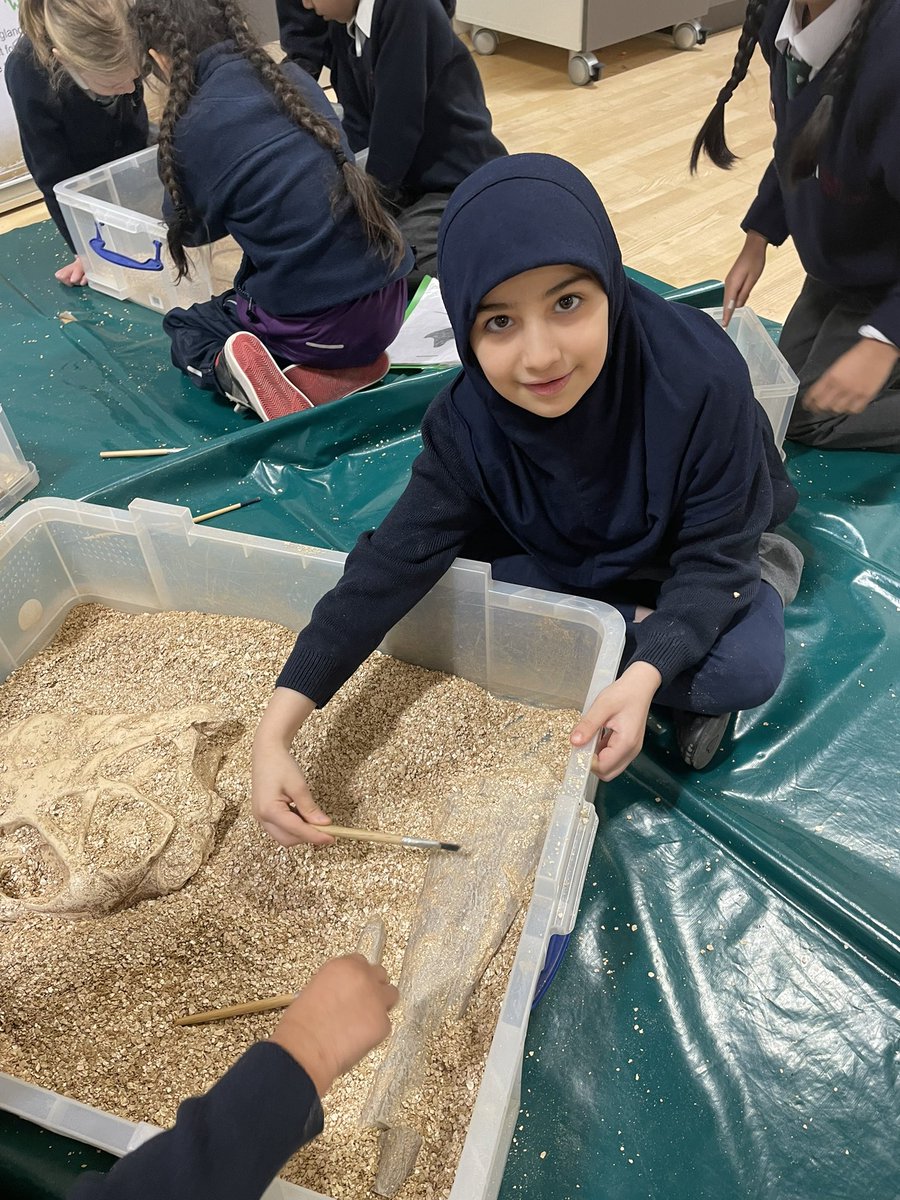 DTC_derby_class's tweet image. It’s fossil dig day! The students have been palaeontologists for the day, using tools to discover real fossils! They used some fact files to identify the fossils and learned some interesting facts about each one! #history #fossildig #palaentologist