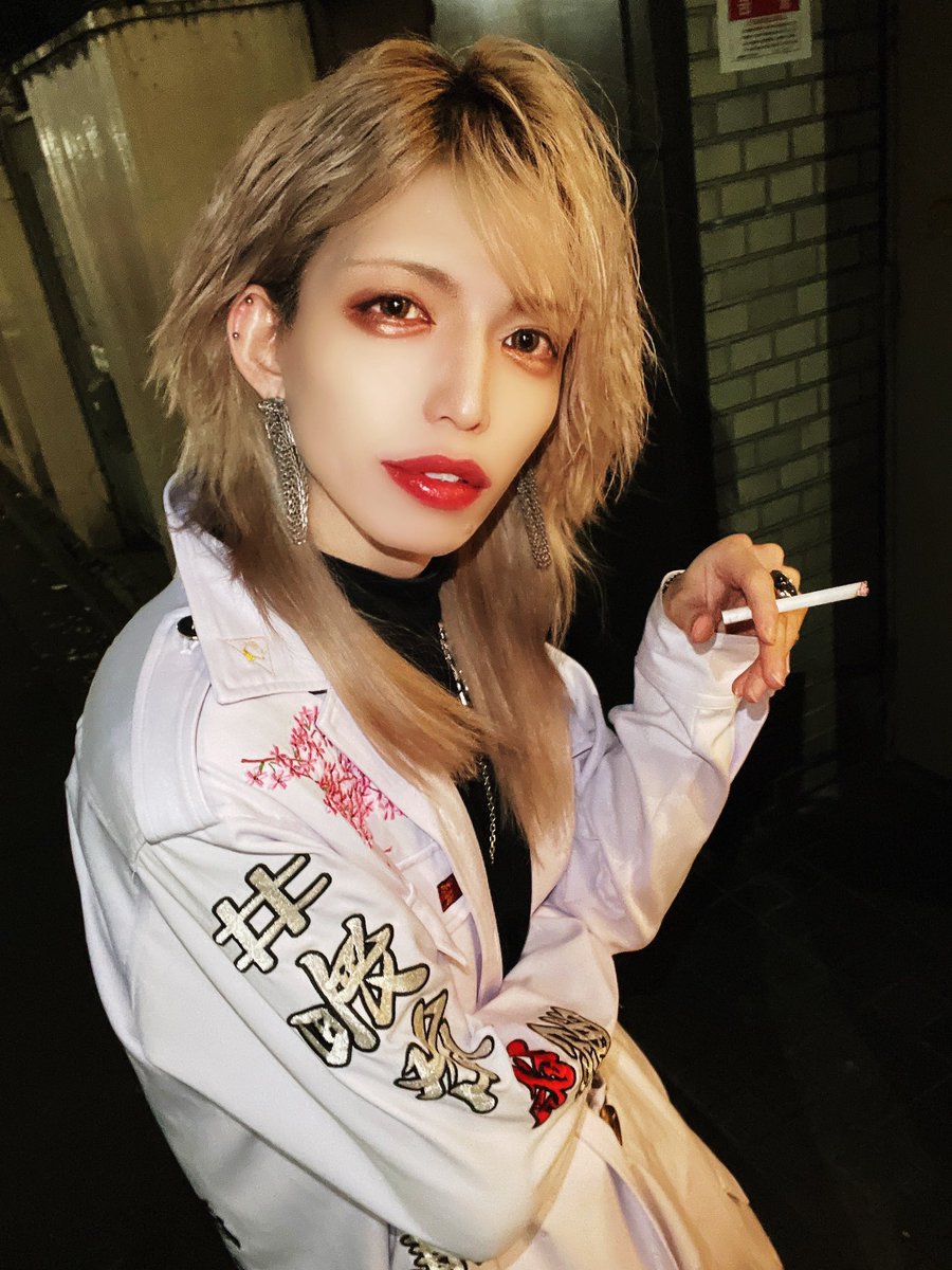saku_iMEME's tweet photo. 酒飲まんし動物に優しいタイプの金髪🤜🤛

#サクD
#沢山いいねください🥰 https://t.co/sjvT9ONfxC