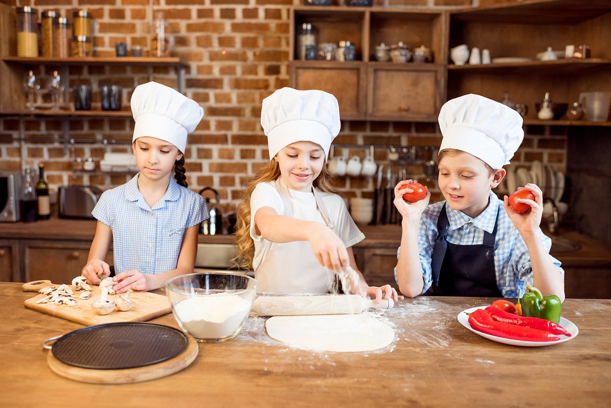 Dolcetriz's tweet photo. Minichefs 😍 Nuevo grupo - Dos clases al mes para hacer un curso de cocina completo en sábados alternos por la mañana. 6-12 años. https://t.co/D7XXOZgeX4 https://t.co/BEshd554R6