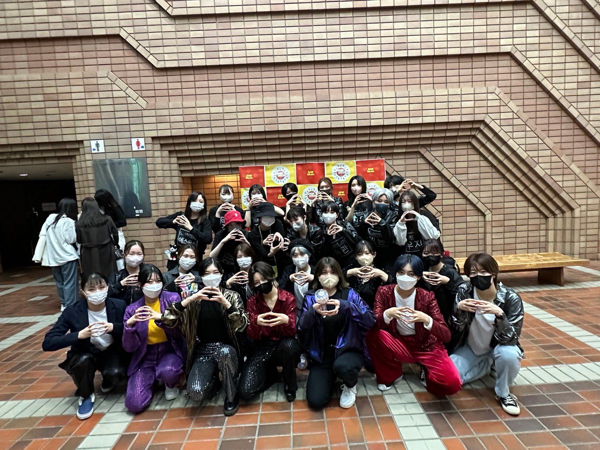 caratbongi__17's tweet photo. [💎's 승관 미호]

ついについに！！！
今回のケーソレで@CLARITEEN17 のみなさまと総勢26名での写真撮影ソンゴン〜！！！
大所帯でした笑
セトリと掛け持ち組の関係で全員衣装での撮影は叶わなかったですが次回はぜひ、、、🫶
挨拶とワールドと毒のポーズで💎

#CLARITEEN #らぼんい https://t.co/FcQaWzywxC